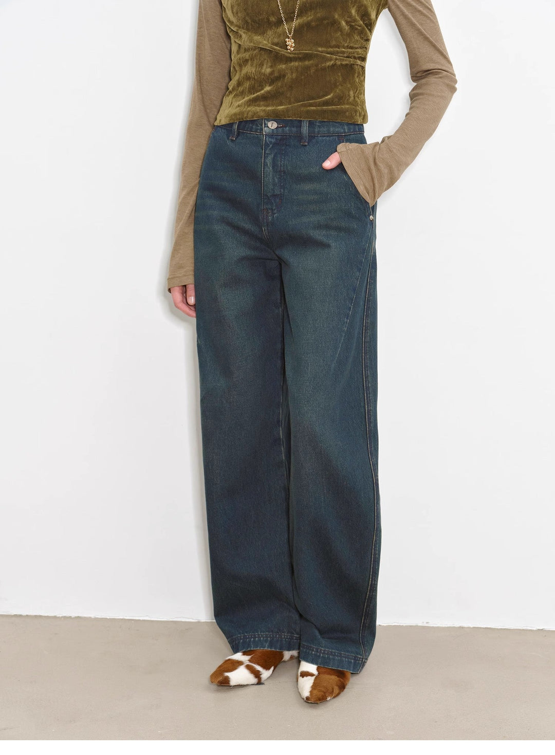 "Blue Island" heavy-duty distressed, slim and durable mid-rise curved knife cotton washed jeans by Firelady Fur