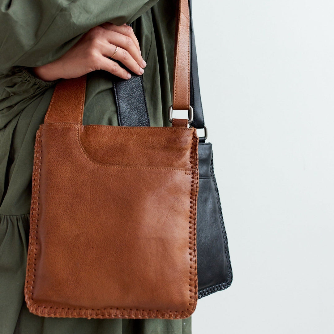 Brynn Crossbody by Latico Leathers