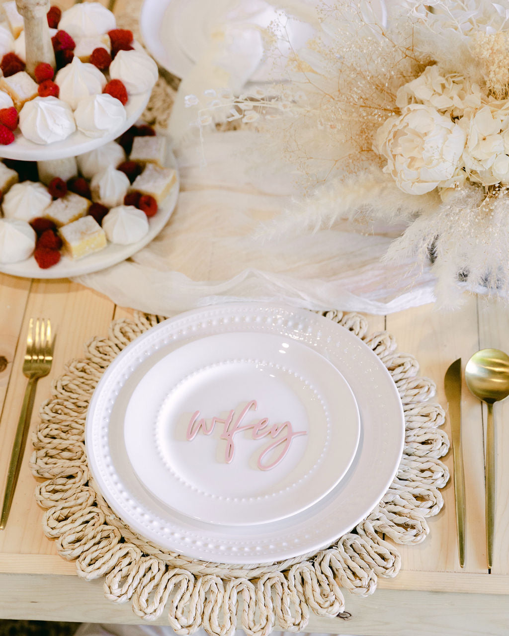 Hubby and Wifey Place Card