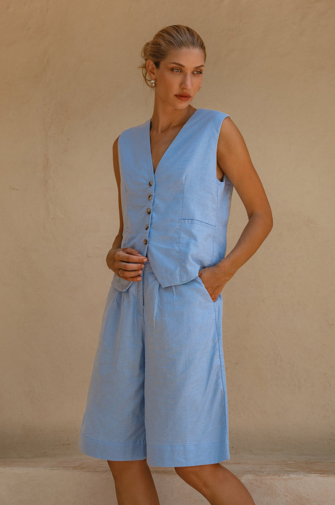 Faro Bermuda Linen Shorts by Bali Lane