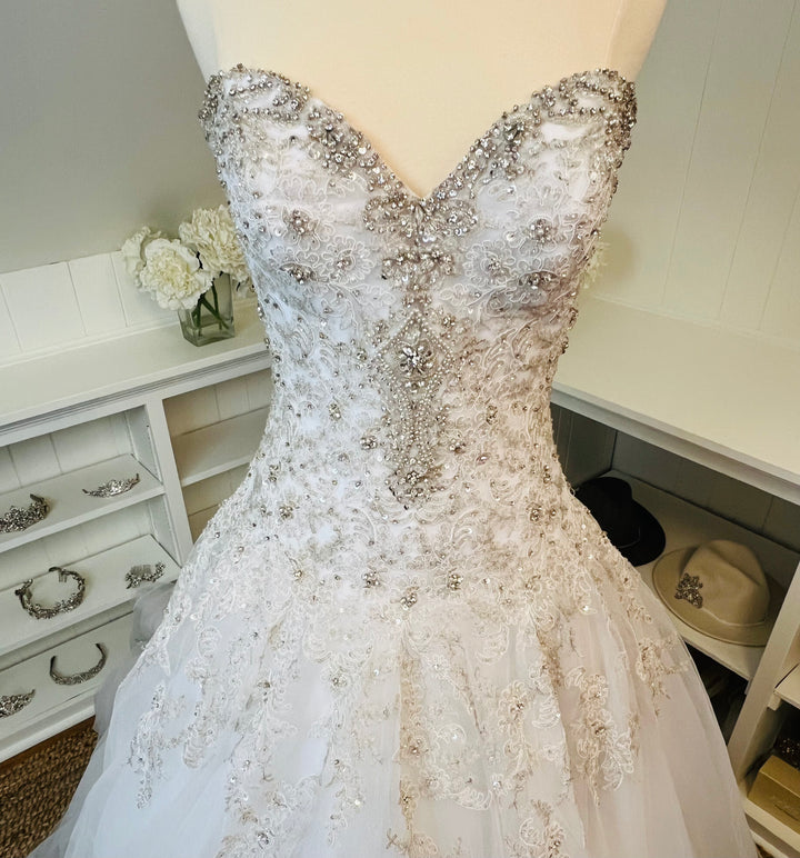 Allure Bridals Gown Style 9369 Size 6