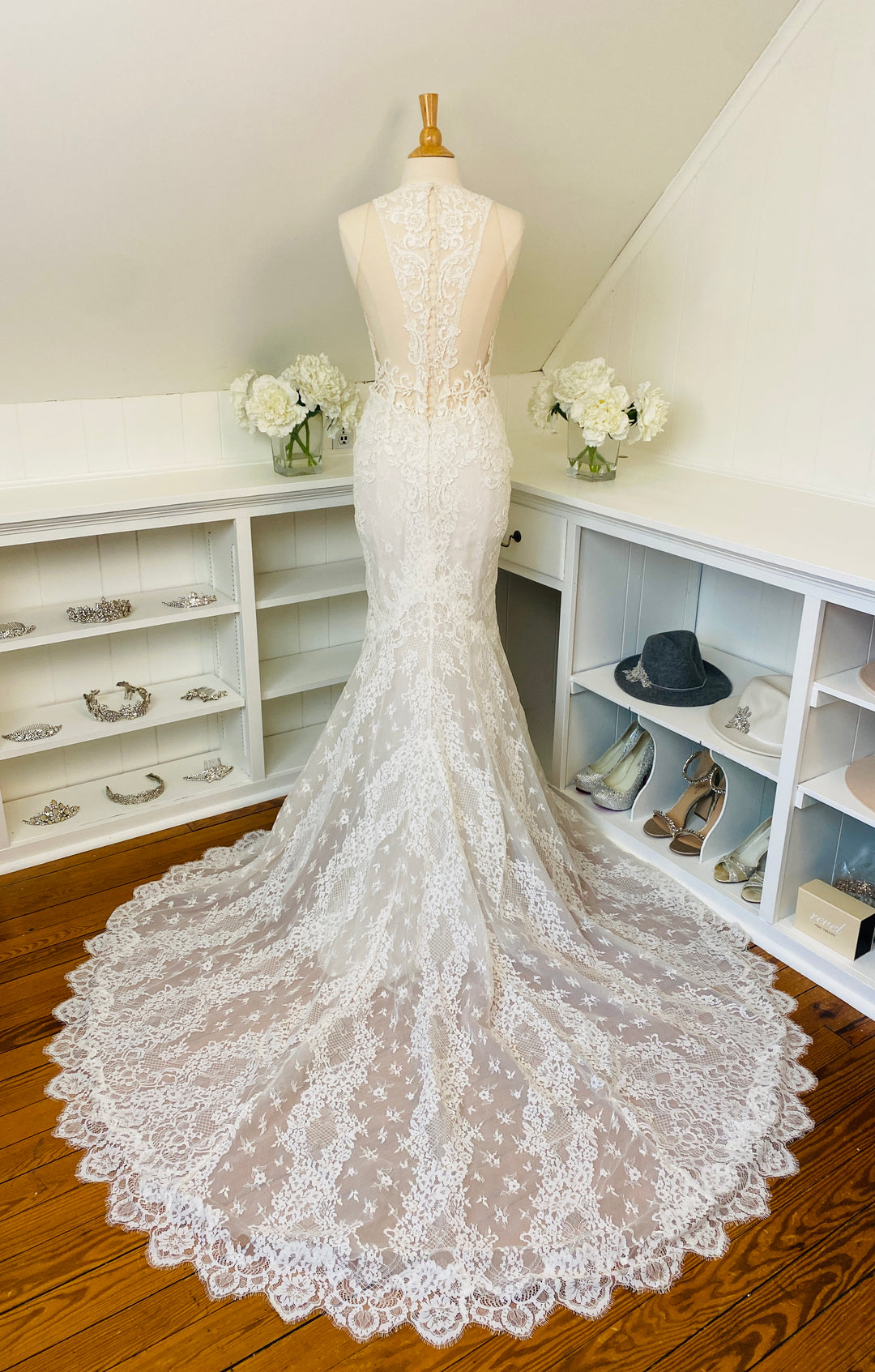 Enzoani Novia Gown Size 10 – Pomp and Port