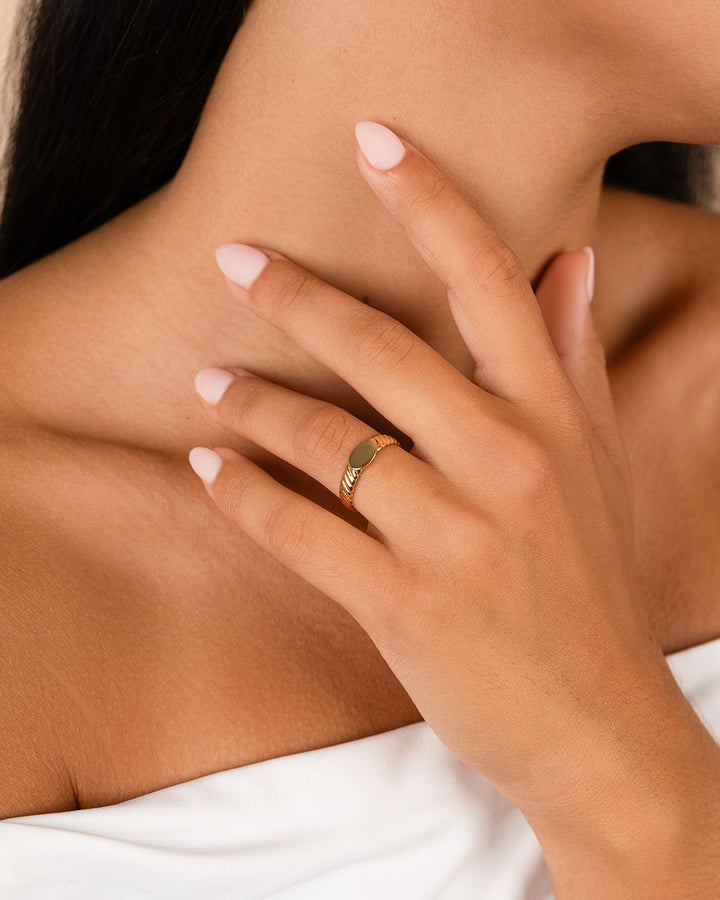 Dixie Ribbed Signet Ring