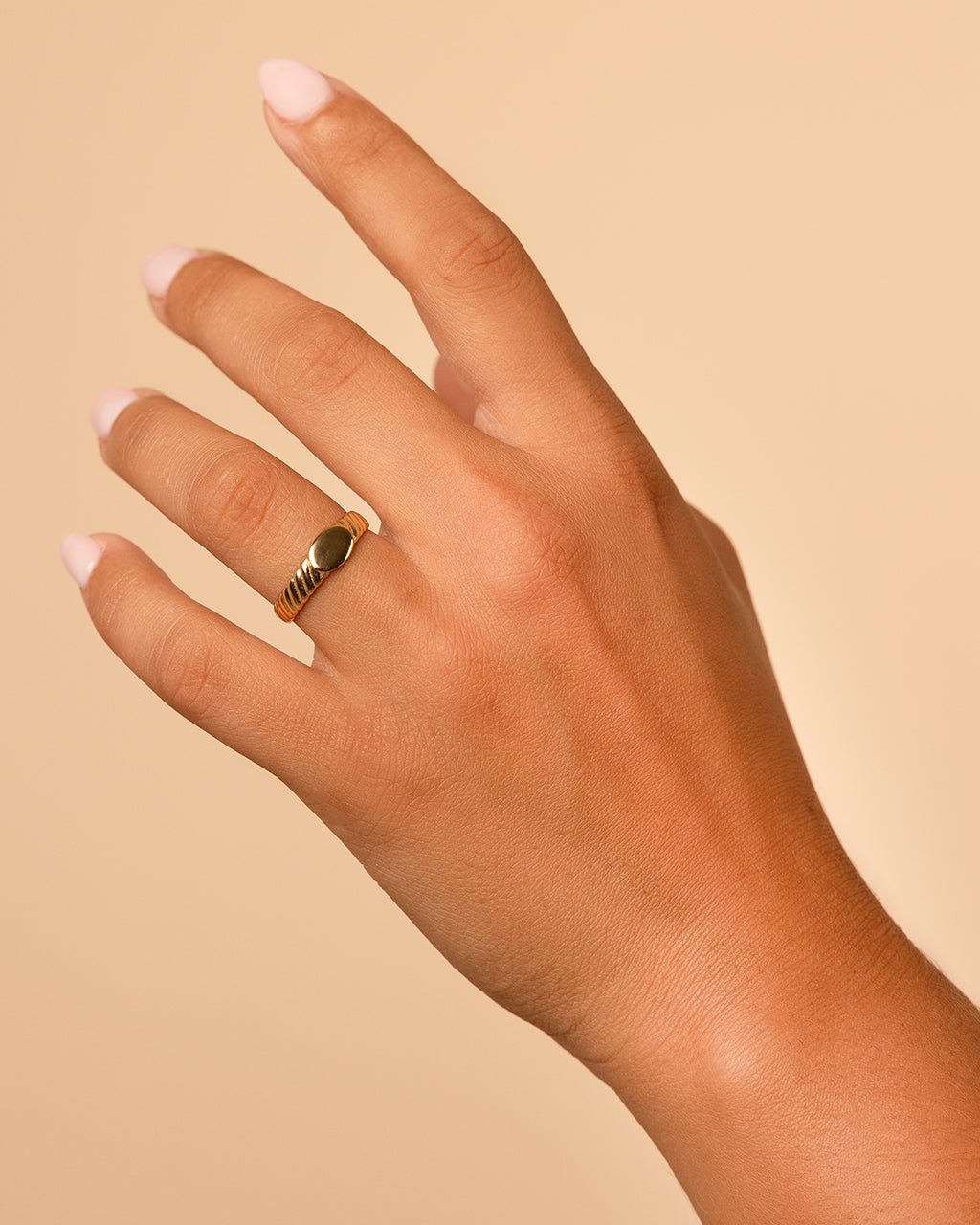 Dixie Ribbed Signet Ring