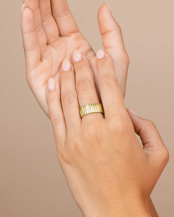 Robyn Ribbed Band Ring