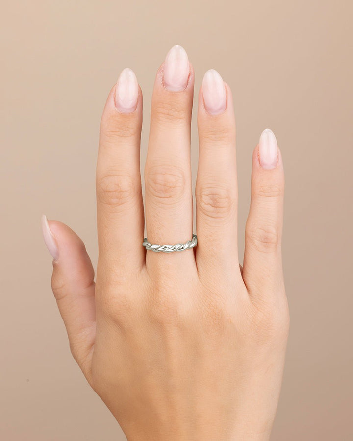 Nixie Twist Band Ring