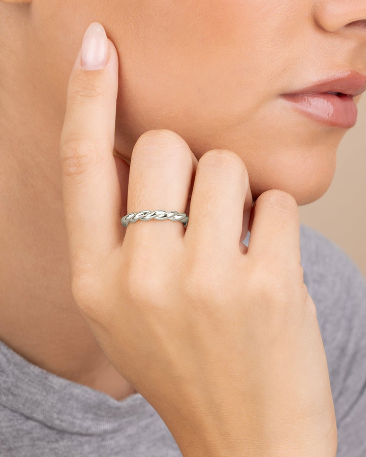 Nixie Twist Band Ring