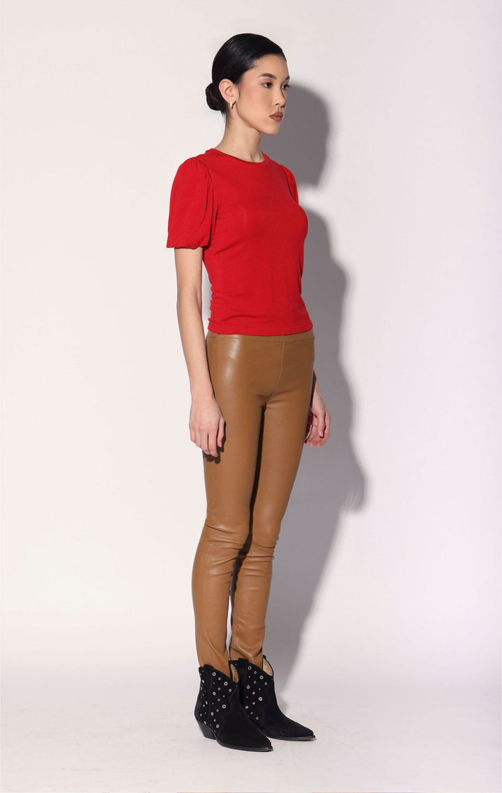 Shelly Top, Red