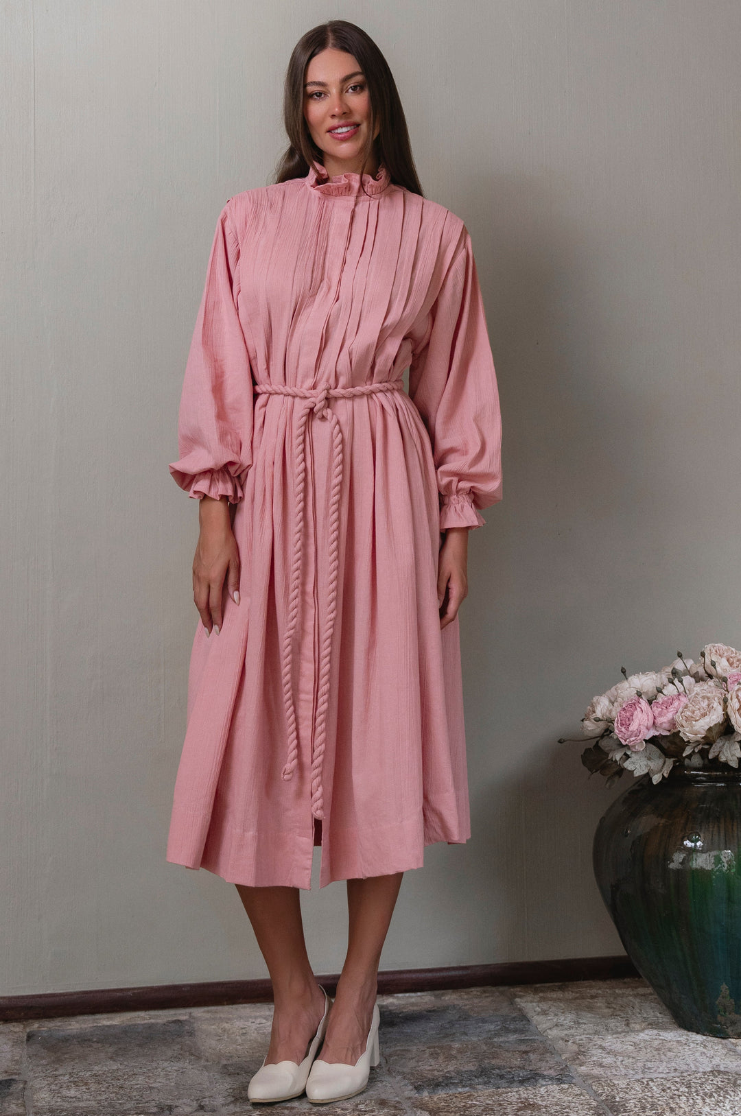 Woman wearing a pink linen dress with long sleeves