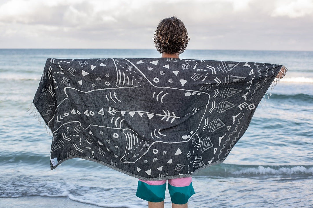 Shark Turkish Towel - Noir - Sun Drunk