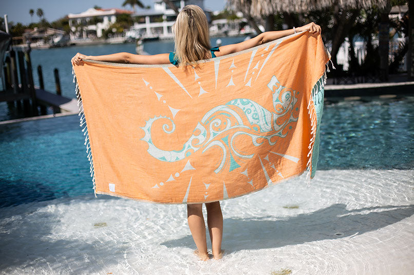 Seahorse Vert Pale - Turkish Towel by Sun Drunk