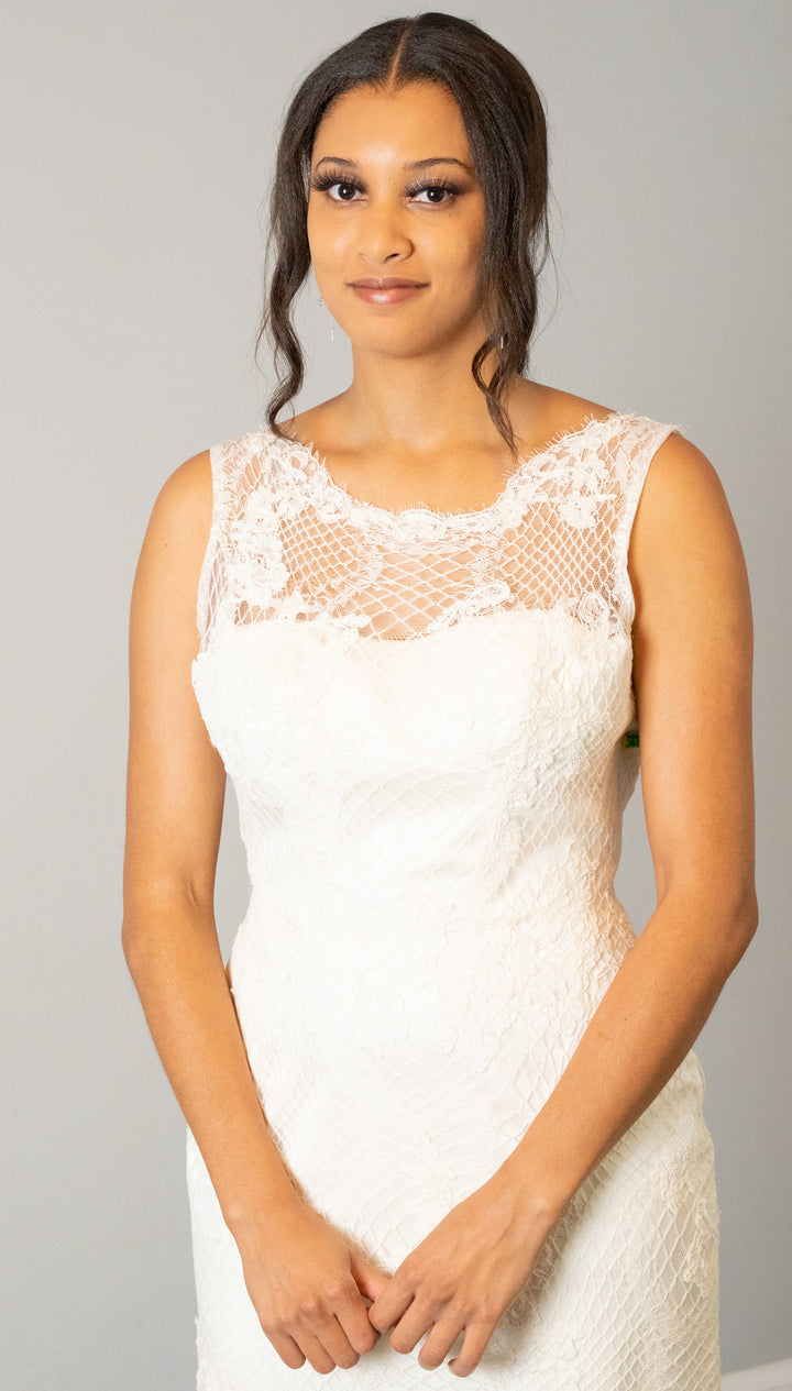 Modern Trousseau Lace Gown Size 12 (With Optional Long Sleeves)