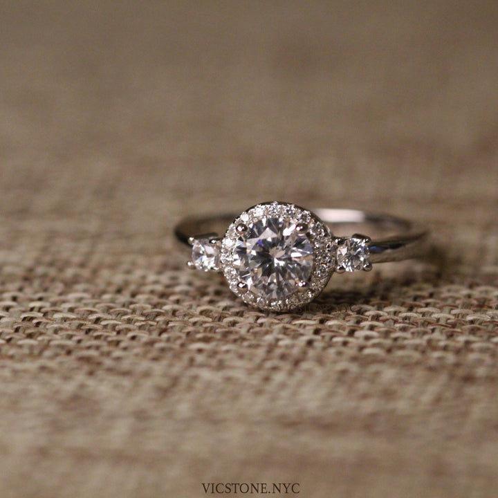1.5 carats Diamond Engagement Ring in Platinum